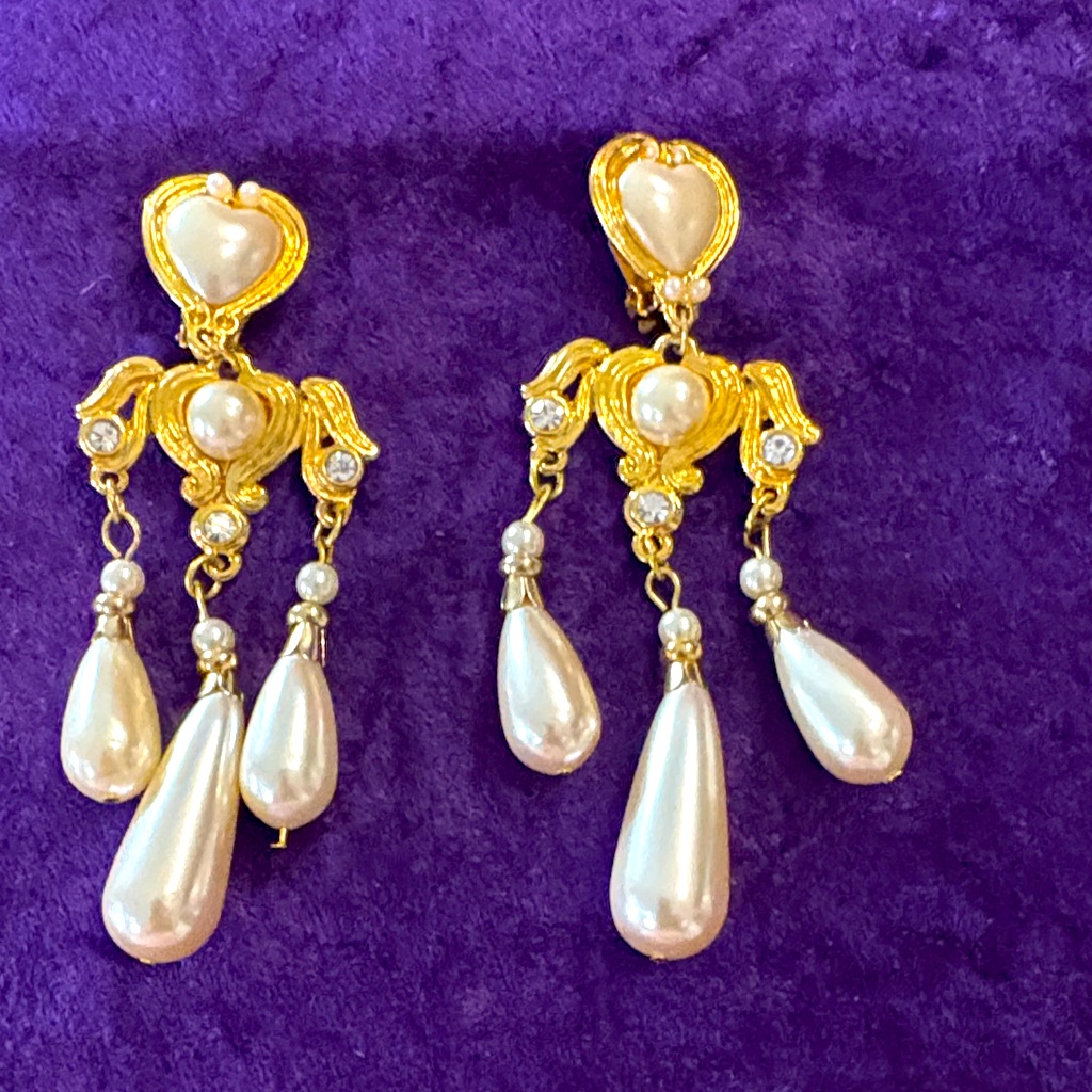 4 Pearl Gold And White Chandelier Earrings 10$